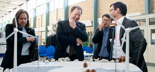 Environment Minister Franz Untersteller Visits Institute of Aerodynamics and Gas Dynamics